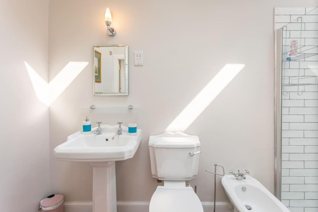 Stylish Self Contained Studio Near Glasgow Airport Apartment Lochwinnoch ภายนอก รูปภาพ